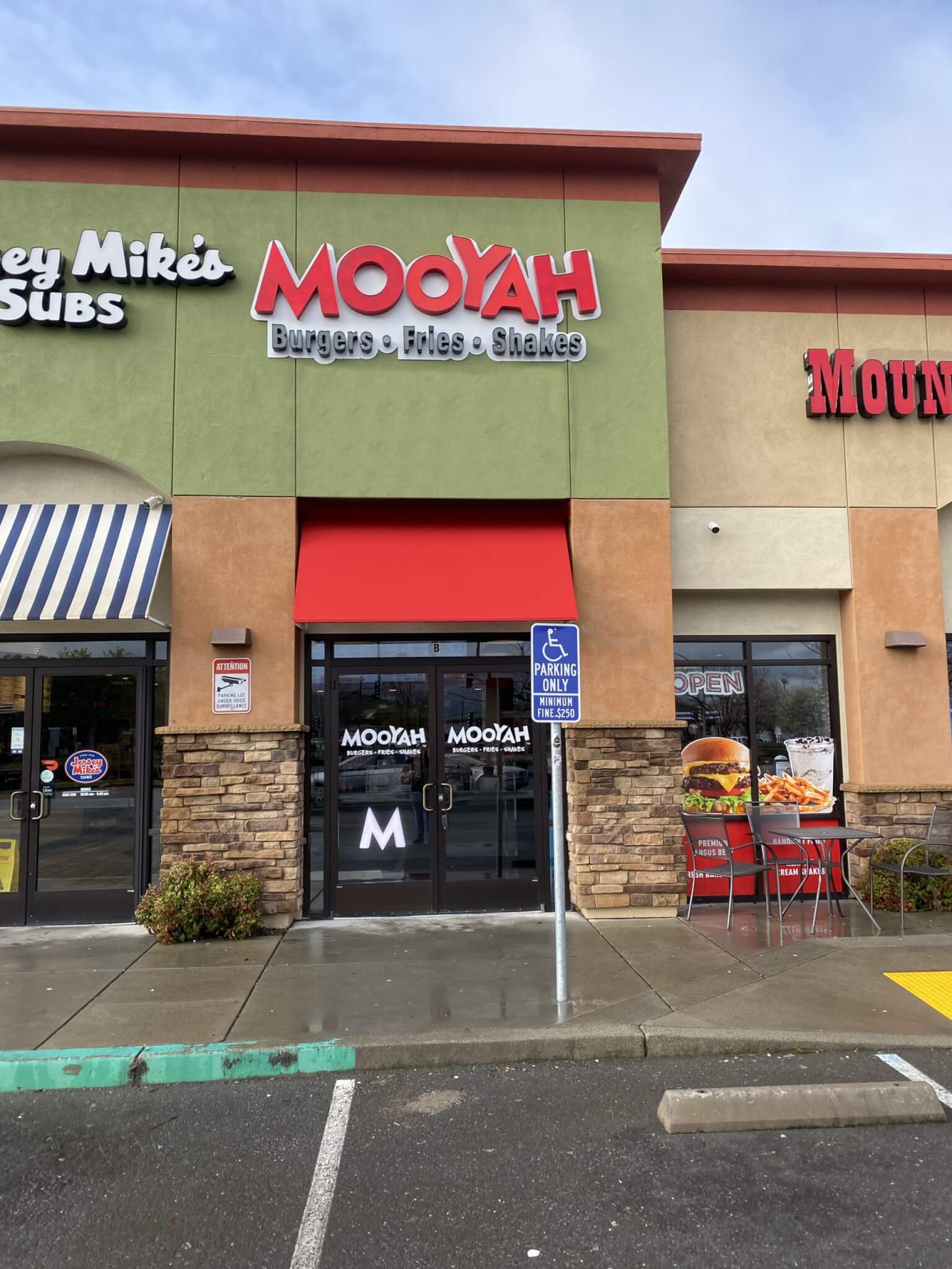 Image of MOOYAH Burgers, Fries & Shakes